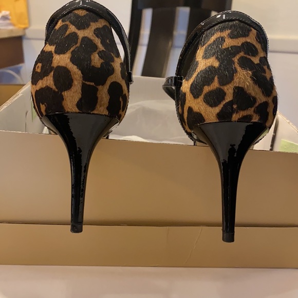 MICHAEL Michael Kors Simone Heels - Picture 5 of 6